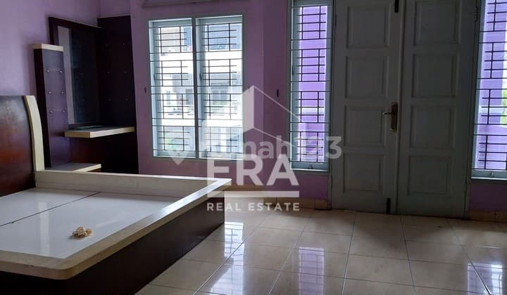 RUMAH VILA DLM KOMPLEK DAERAH CEMARA INDAH