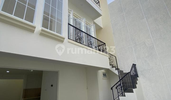 Brand New House Mewah di Jakarta Timur Area