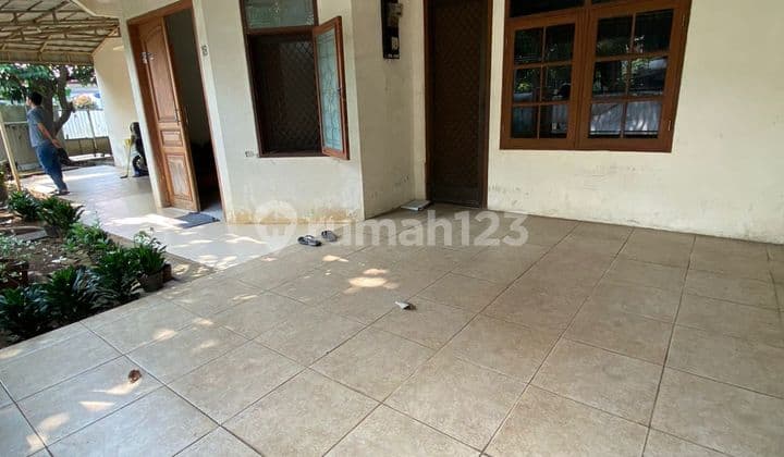 Kos House in Gandaria Fronting the Park, 5 Minutes to Gandaria City