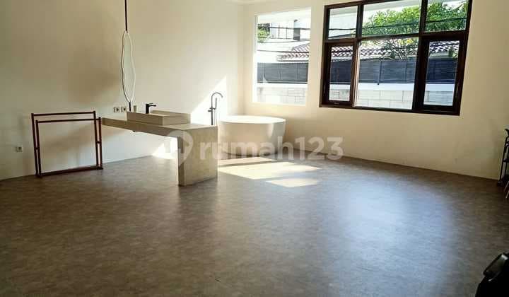 Rumah di Kawasan Prapanca, Dekat Dengan Darmawangsa