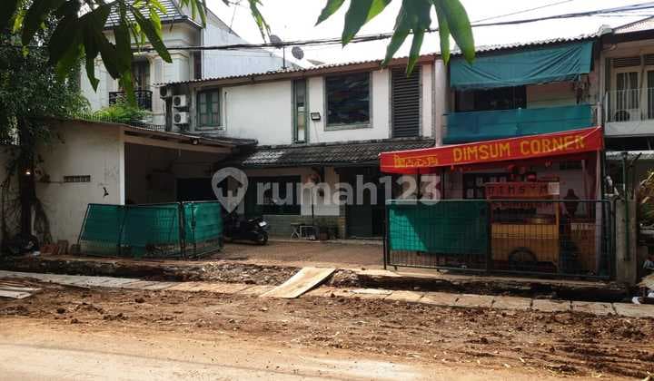 Rumah di Area Komersil Senopati Kebayoran Baru