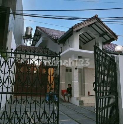 Rumah Siap Huni di Dekat Pakubuwono, One Gate Access