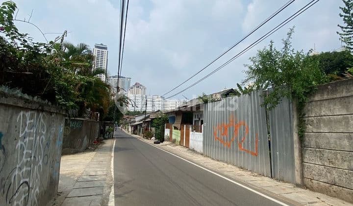 Tanah Ngantong di Kawasan Kebayoran Lama, Jakarta Selatan