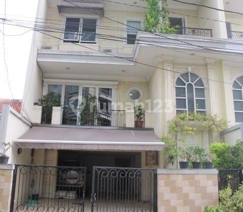 Rumah 3 Lantai Siap Huni di Setiabudi, Jakarta Selatan