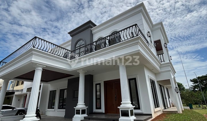 Rumah hook Bangunan Mandiri Brand New 2 lantai di BSD City Desain American Classic