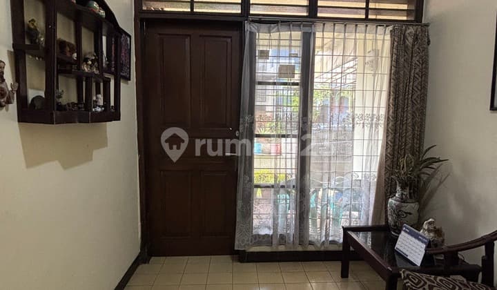 House for Sale in Taman Kedoya Baru, West Jakarta