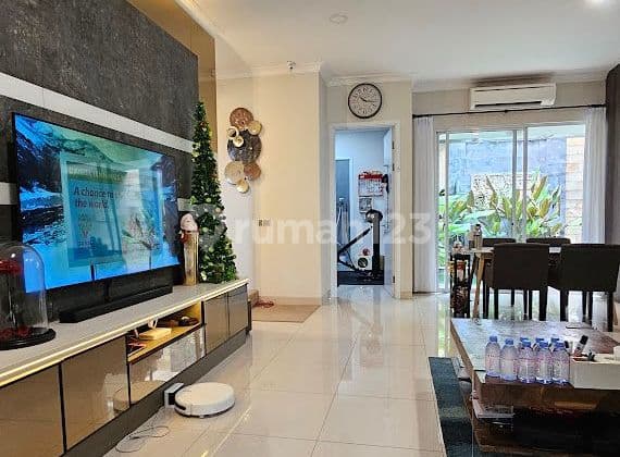 Rumah Bagai Villa Full Furnished Plus Ada Kolam Renang