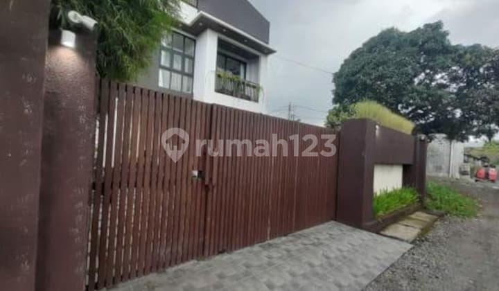Villa Mewah 3 Lantai 4 Kamar Bitera Gianyar