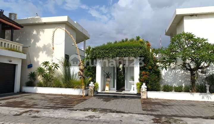 Komplek Villa Hadap Barat Daya Dewi Sri Legian Kuta Badung