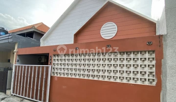 Minimum 2 Year Lease East-Facing House 2 Bedrooms Juwet Sari Pemogan