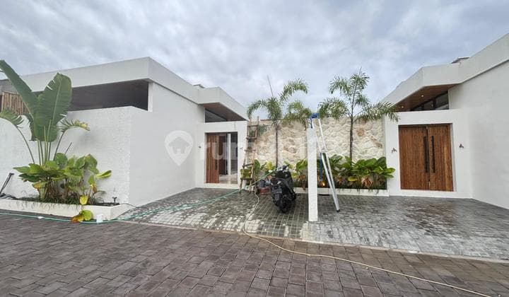 25-Year-Old Modern Luxurious 3-Bedroom Villa in Munggu, Mengwi, Badung