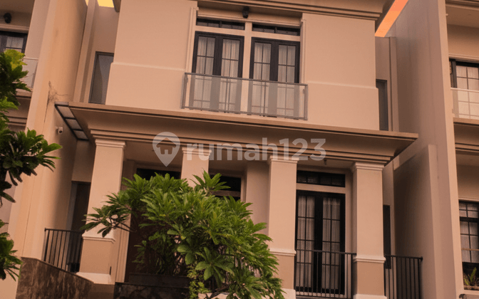 "Kesempatan seperti ini bukan untuk semua orang ! Tapi bisa jadi, Rumah 3 Lantai di Pejaten Barat - Pasar Minggu, Jakarta Selatan memang ditakdirkan untuk Anda."