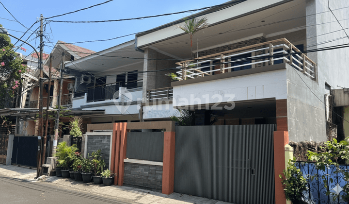 "Jangan Sampai Nyesal... Rumah 2 Lantai di Buaran - Duren Sawit dengan Lingkungan Setenang Ini Bukan Tipe yang Muncul Setiap Bulan."