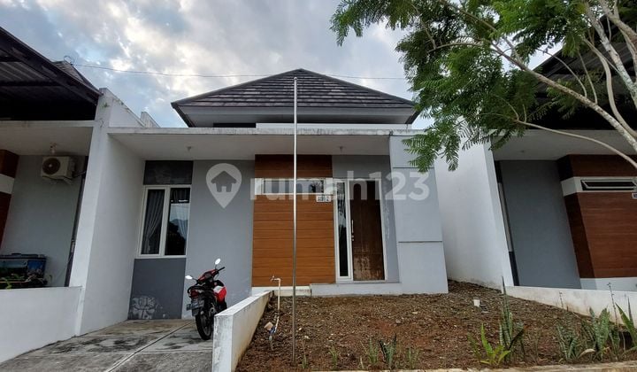For Sale Rumah di Bsb Village Siap Huni