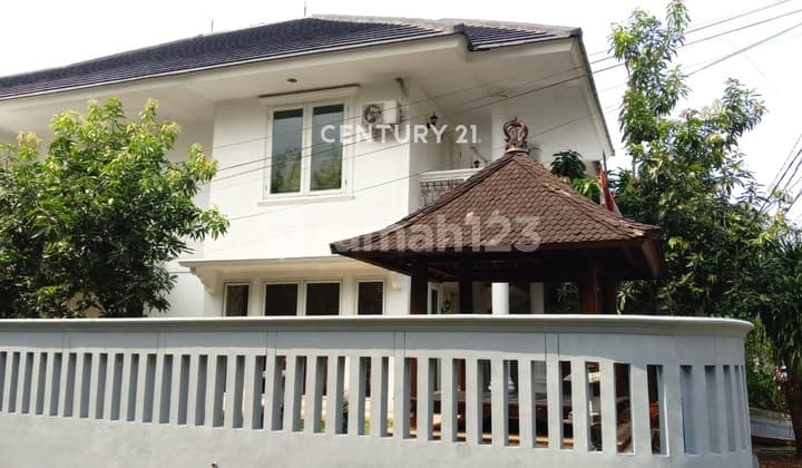 Disewa Rumah Hook Semi Furnished Siap Huni di Pondok Indah