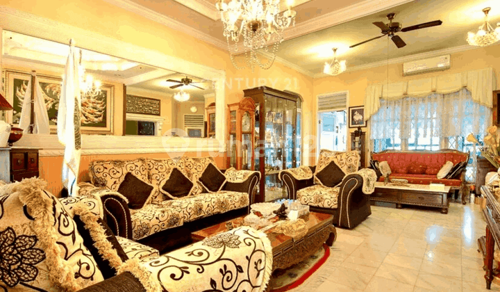 Dijual Rumah Pinggir Jalan Utama Area Tanah Kusir