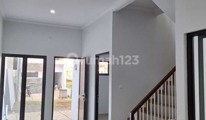 Rumah 2 Lantai Siap Huni dengan Hunian Nyaman dan Asri @Ciputat