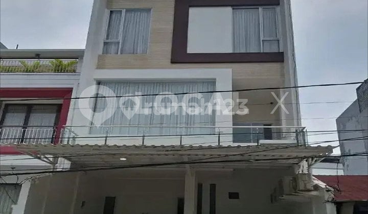 Rumah Kelapa Lilin Timur Kelapa Gading, Jakarta Utara