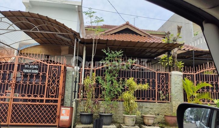 Rumah siap huni semi furnished dekat Alun alun, Tangerang Kota,