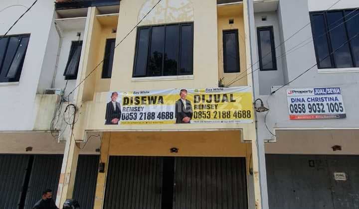 Ruko 2 Lantai Siap Pakai di Mainroad Taman Holis Bandung