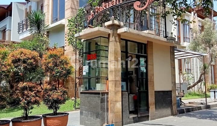 Rumah Bagus Semi Furnished SHM Ciumbuleuit, Bandung