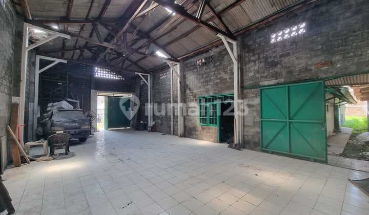 Gudang Ruang Penyimpanan dan Usaha dengan Luas Tanah 1700 M2 Kopo Sdadang Margahayu