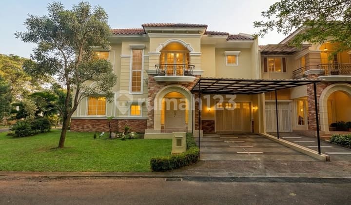 American Classic Corner House Near Toll Access, Train Station in BSD