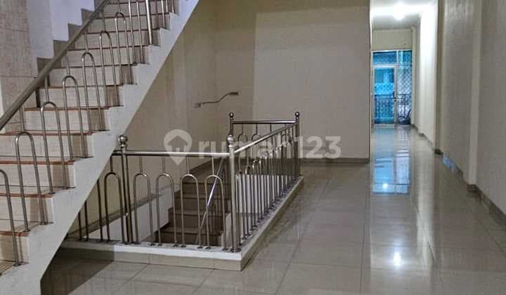 Disewakan / Dijual Ruko 2,5 LT di Pinggir Jalan Pondok Kopi Jakarta Timur