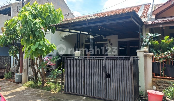 For Sale House in Depok Under 1 Billion