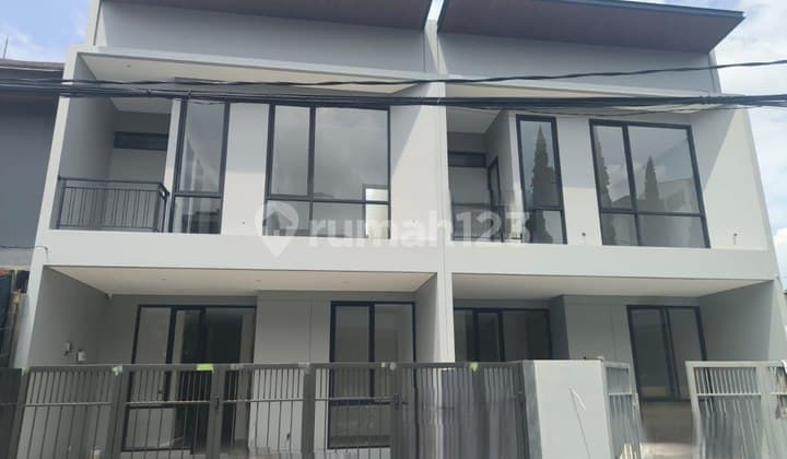 Rumah Baru Siap Huni 2 Lantai di Komplek Setra Sari Pasteur