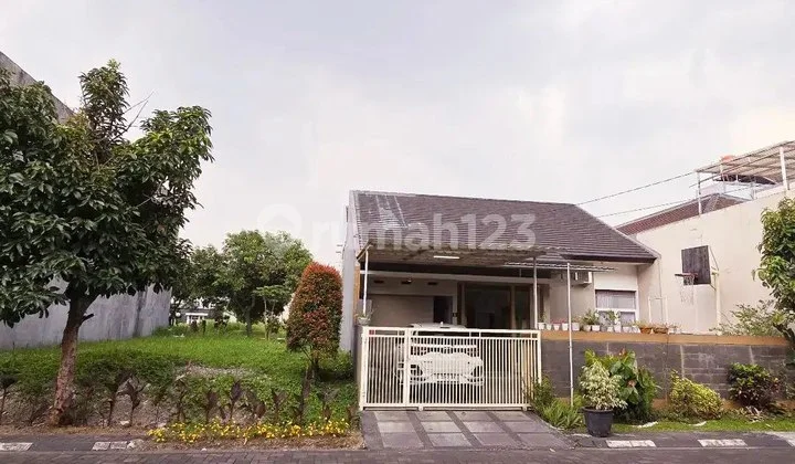 Rumah Modern Minimalis di Komplek Batununggal Indah Dekat Tol