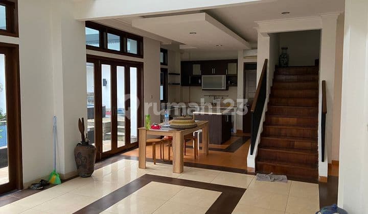 3-Storey House With Swimming Pool