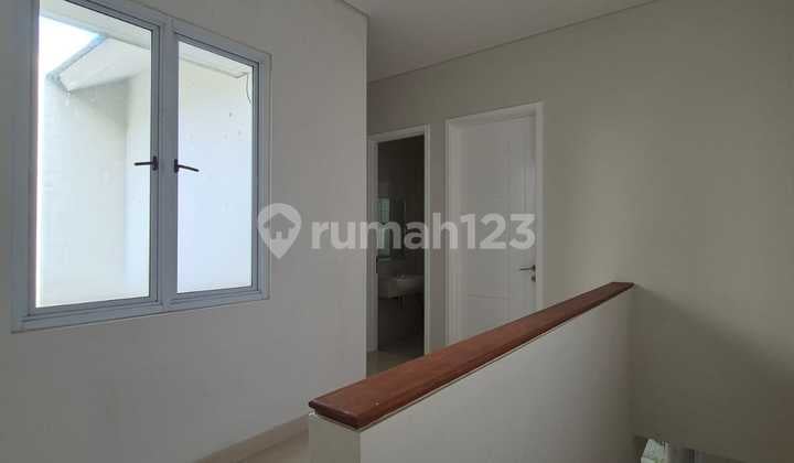 Minimalist 2-Story House With 3 Bedrooms