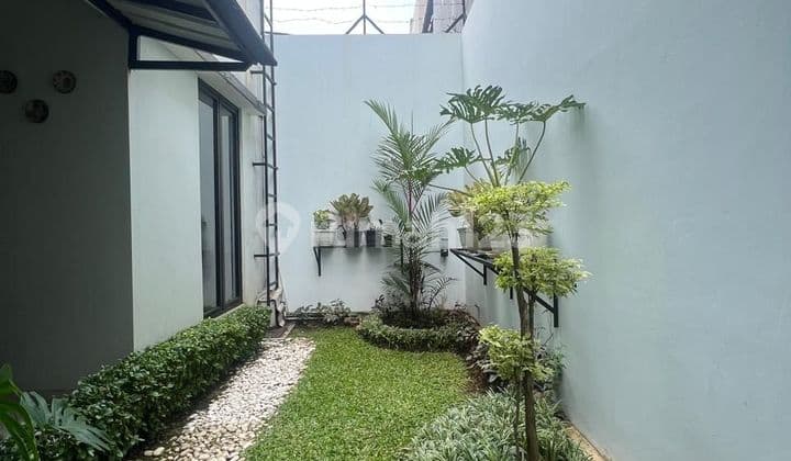 Rumah SHM Bagus Hadap Timur