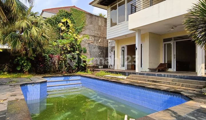 Dijual Cepat Rumah Bagus 2 Lantai dengan Pool di Kemang Utara
