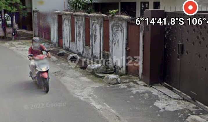 For Sale Strategic Old House in Kebayoran Baru, South Jakarta