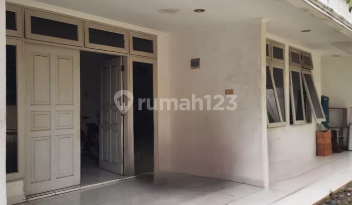 Dijual Rumah Daerah Tenang Dekat Pasaraya, Jakarta Selatan