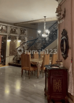 For Rent Luxury House Fully Furnished in Menteng, Central Jakarta