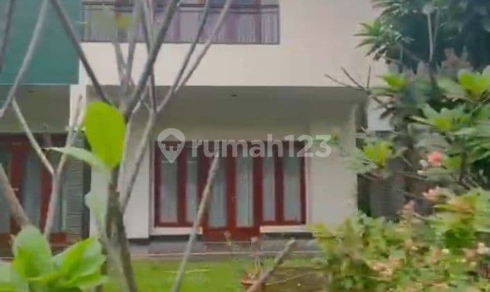 Menteng Jakarta Pusat Rumah Bagus 2 lantai Furnishes