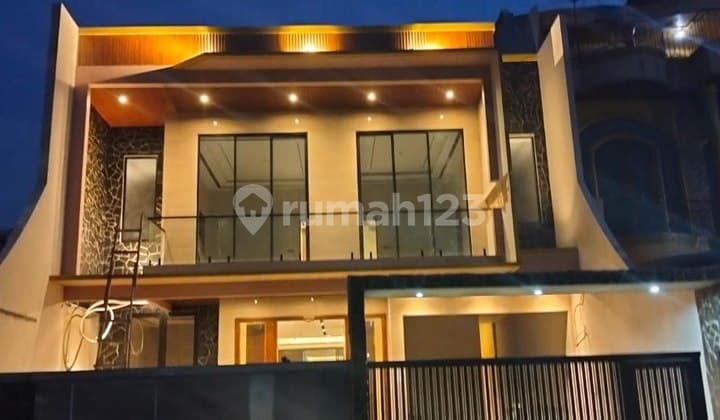 Dijual Cepat Rumah Baru + Kolam Renang di Senen, Jakarta Pusat