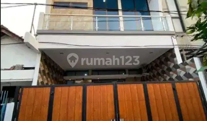 FOR SALE 3-STORY FULLY FURNISHED HOUSE IN TEBET TIMUR, SOUTH JAKARTA