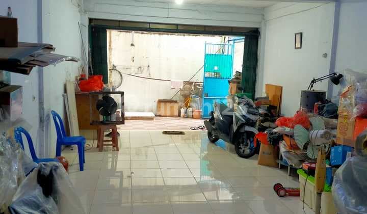 For Sale House in Jelambar West Jakarta, Strategic Location, Quiet and Comfortable, Car Parking Available