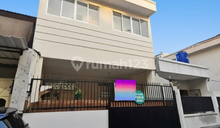 For Sale: House Suitable for Boarding House and Business, Grogol, West Jakarta