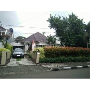 Tanah Strategis bonus Rumah di Menteng Jakarta Pusat