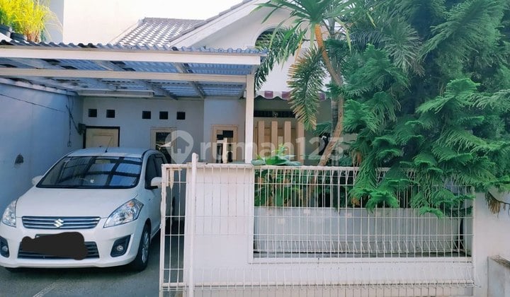 Luxurious Comfortable and Safe Strategic Residence in Grand Galaxy Bekasi