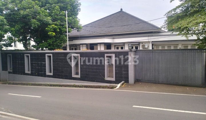 Hunian Luas Mewah Strategis di Kemang Jakarta Selatan