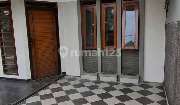 Rumah, 1 Lantai, SHM, di Taman Holis Indah,
