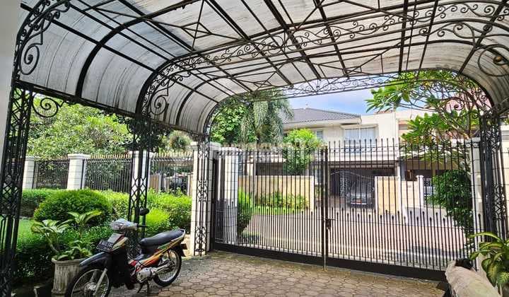 Pondok Indah Comfortable House Quiet and Comfortable Area Price Reduced