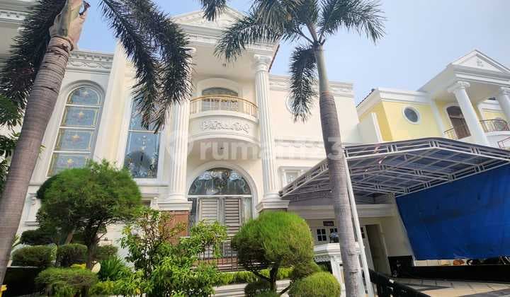 For Sale Pik Cluster Damar Golf House Size 12x25 2.5 Floors Fully Furnished SHM Cheap