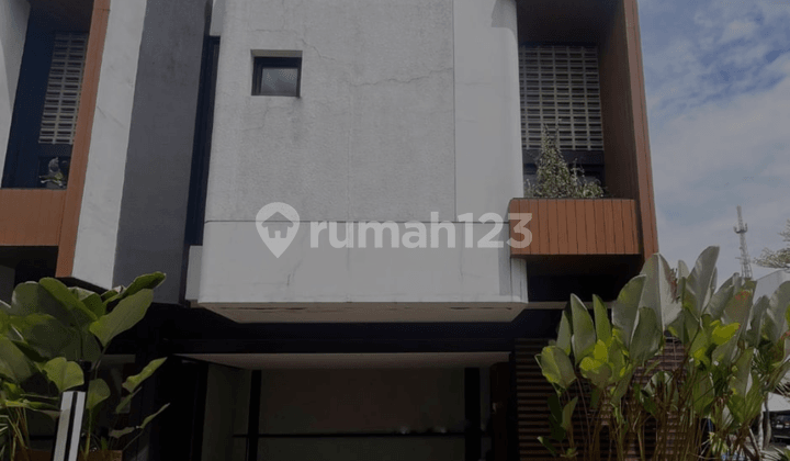 Dijual Cepat Rumah Siap Huni Dekat Taman Tekno BSD Cluster Favoury
